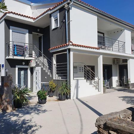 Jeli Apartments สตารีกราด-ปาเคลนีซา ภายนอก รูปภาพ