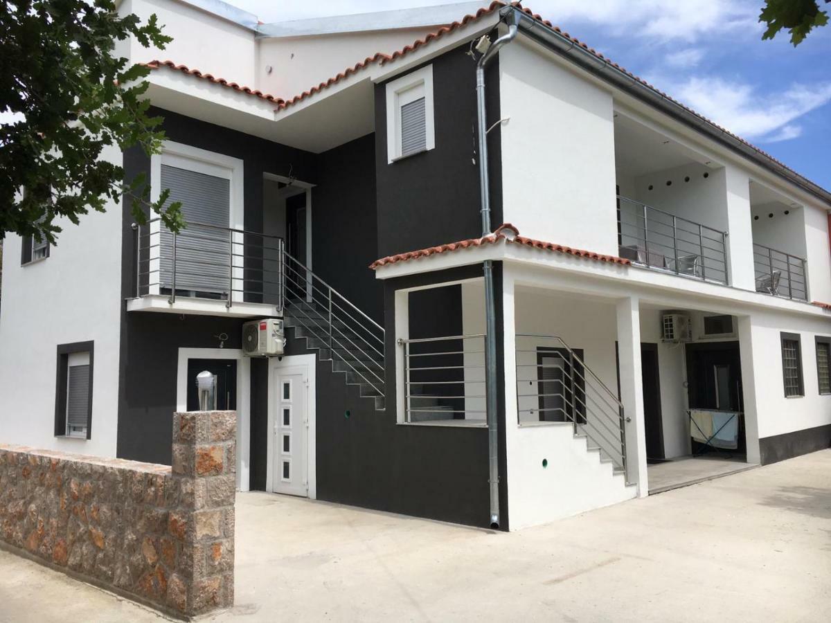 Jeli Apartments สตารีกราด-ปาเคลนีซา ภายนอก รูปภาพ