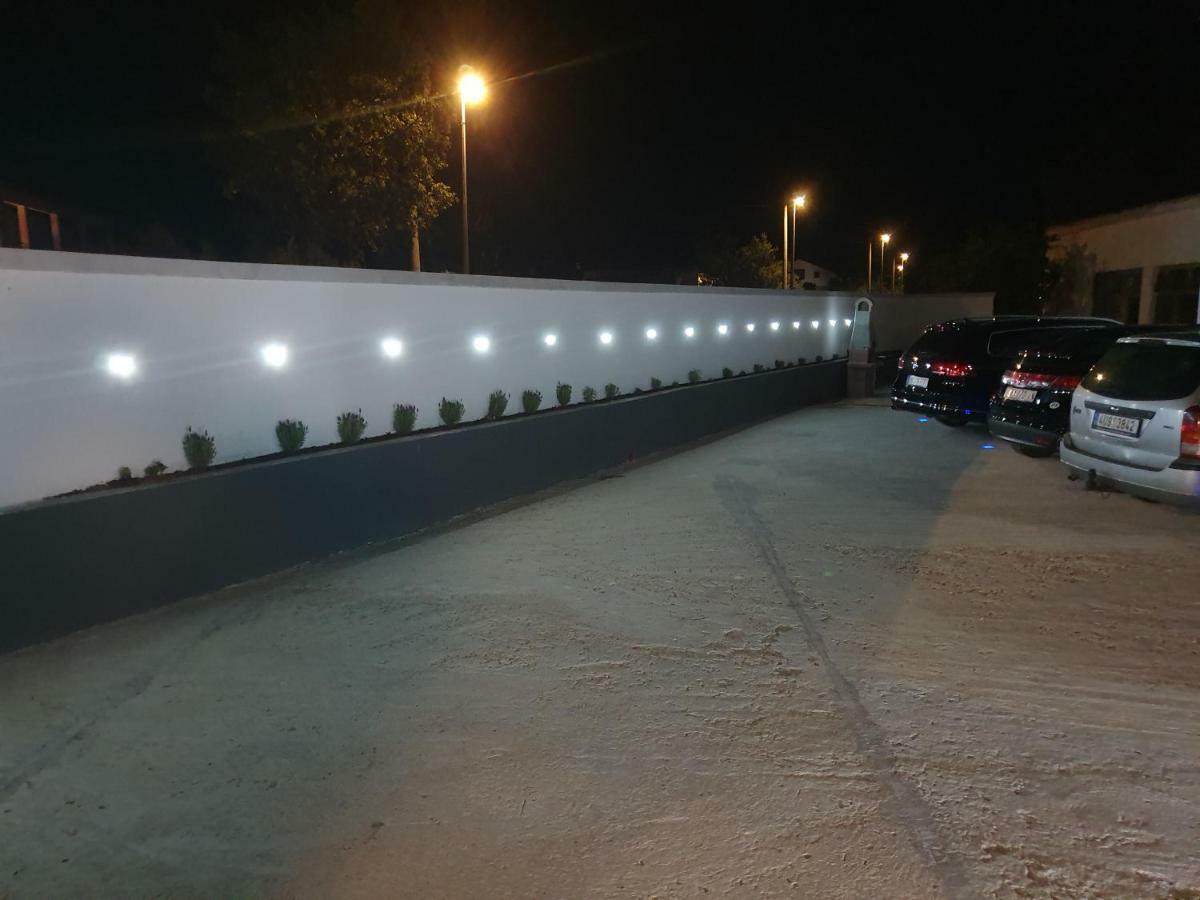 Jeli Apartments สตารีกราด-ปาเคลนีซา ภายนอก รูปภาพ