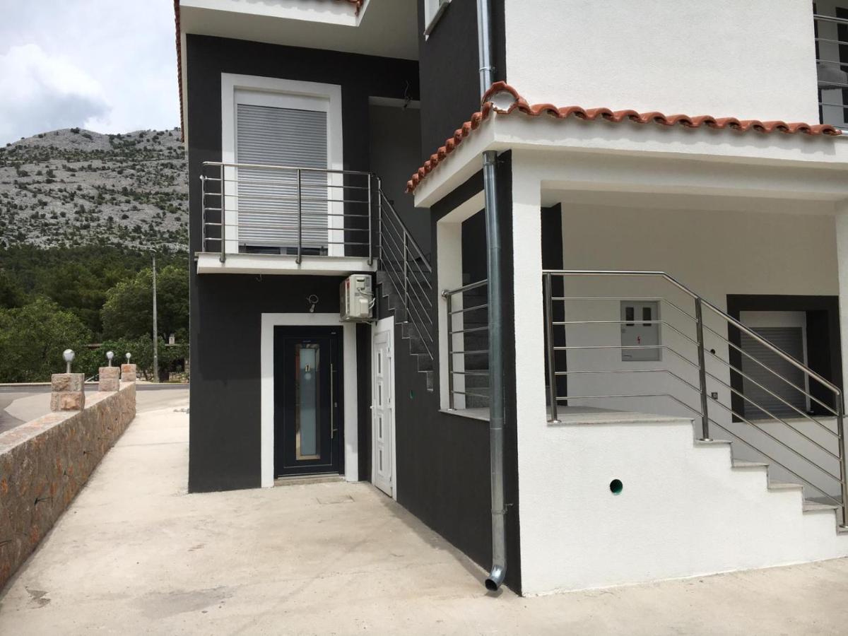 Jeli Apartments สตารีกราด-ปาเคลนีซา ภายนอก รูปภาพ