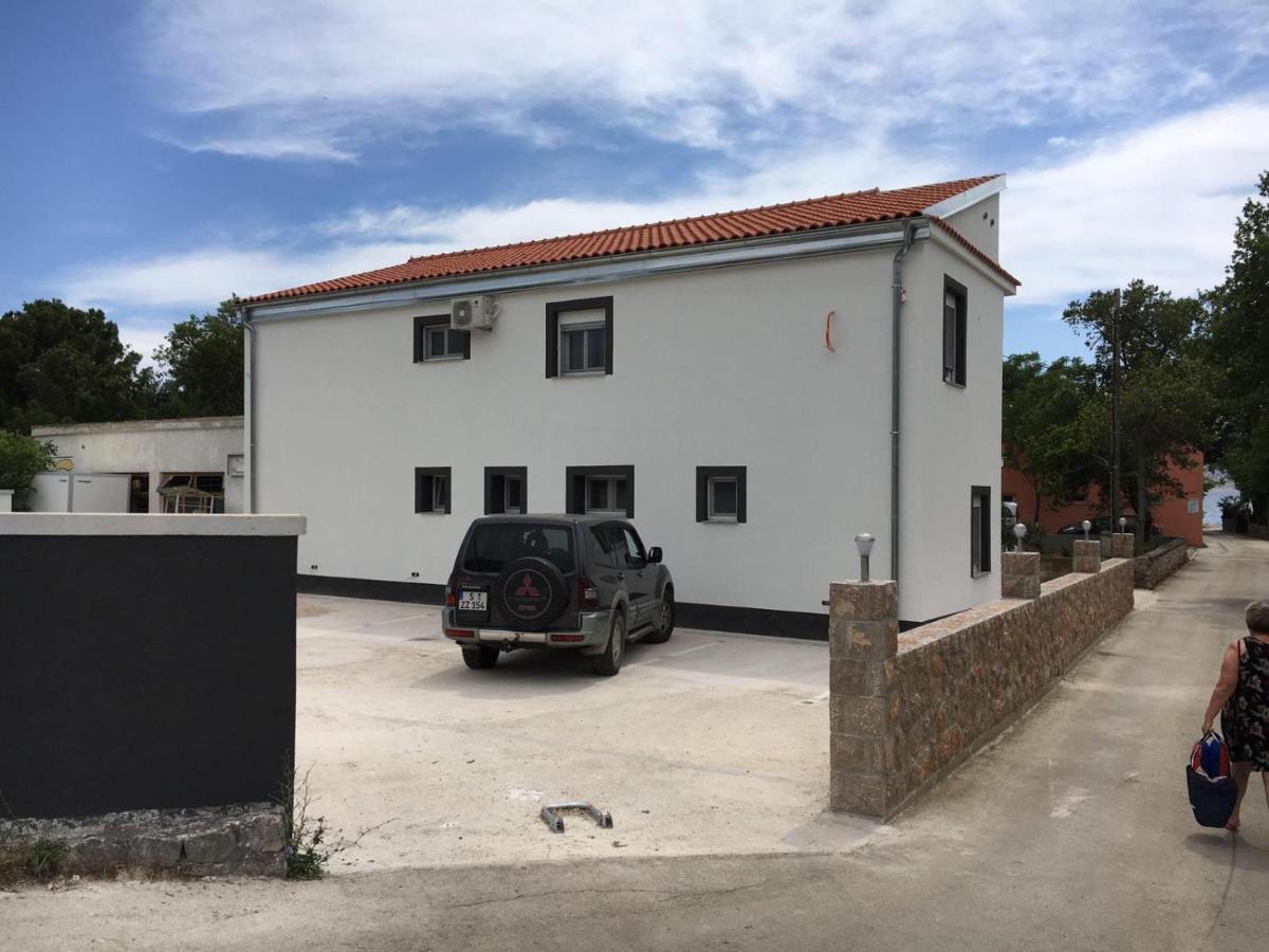 Jeli Apartments สตารีกราด-ปาเคลนีซา ภายนอก รูปภาพ