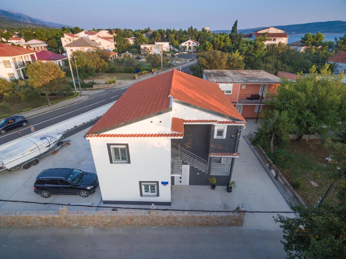 Jeli Apartments สตารีกราด-ปาเคลนีซา ภายนอก รูปภาพ